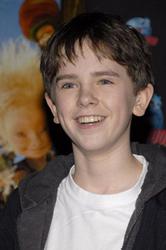 tn2_freddie_highmore_1.jpg