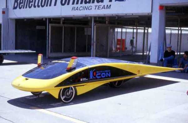 Solar_Wing_front_Japanese_electric_powered_car.jpg