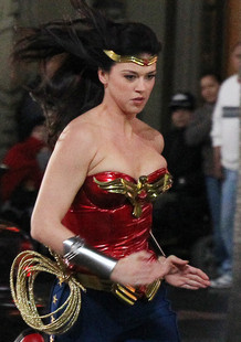 Adrianne+Palicki+set+Wonder+Woman+wIGbysaxQ6Rl.jpg
